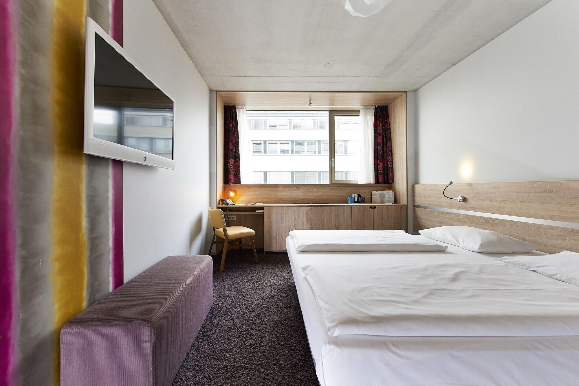 Simm'S Hotel - Cityhotel Next To Metro U3 Vienna Exterior photo